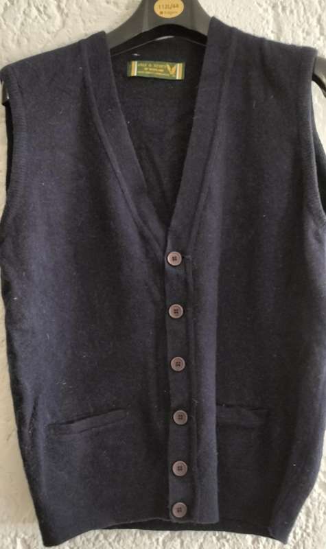 Superior Quality Lyle & Scott 100% Lambs Wool Unisex Cardigan Jersey. (Nr29) M/L