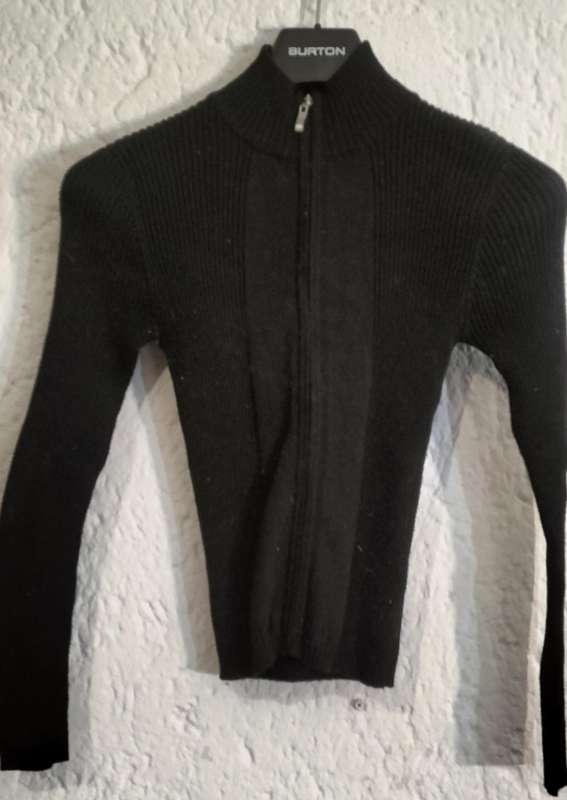 Beautiful Jet Girls Long Jersey. 13 to 14yrs (Nr37)