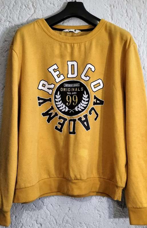 RED Ladies XL Sweater. (nr52)