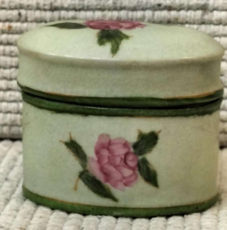 Stunning Circa 1990 Glazed Ceramic Lidded Trinket/Pill Holder (Nr1)