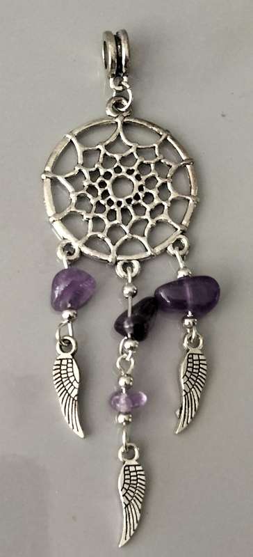 Delicate Silver Tone Dream Catcher Pendant. (nr6)