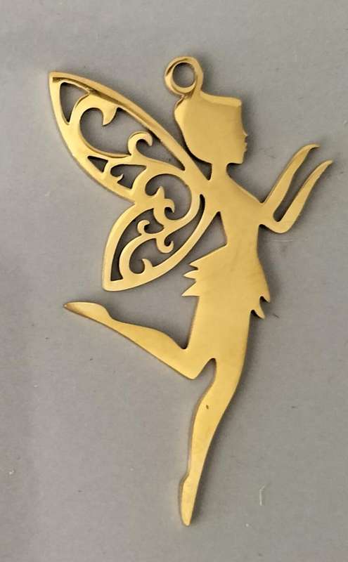 Stunning Gold Tone Fairy Pendant. (nr8)