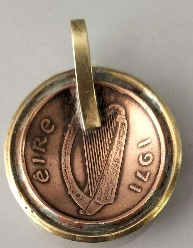 A Unique South Africa 1961 1c and Eire 1971 Coin Pendant. 3cm. (nr10)