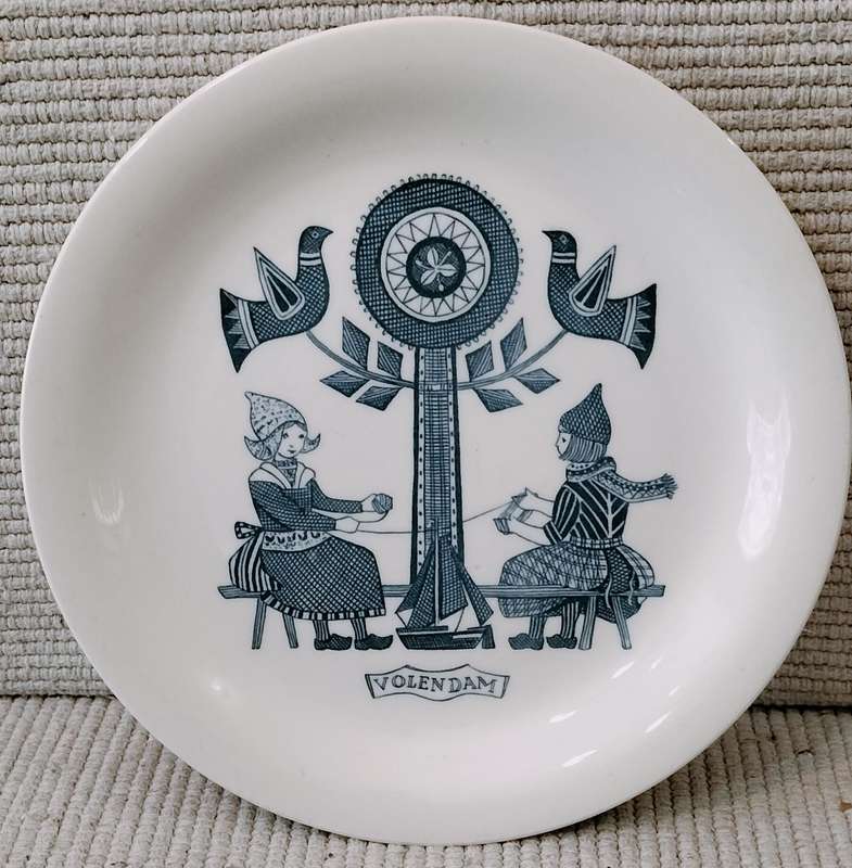 A Superb Vintage Circa 1960 Royal Sphinx Maastricht Volendam Sandwich Plate