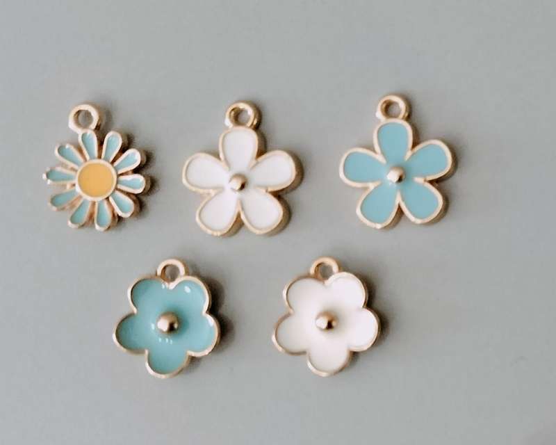 5 Pendant Flower Combo nr 35. Gold Tone Cloisonne Metal