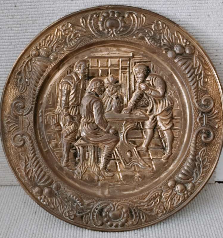 Beautiful Brass/Copper Lacquered Wall Plate. (nr2)