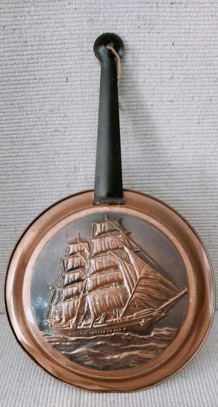 Beautiful Brass/Copper Lacquered Wall Plate. (nr4)