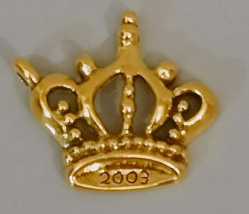 Gold Tone Metal Pendant (Nr36)