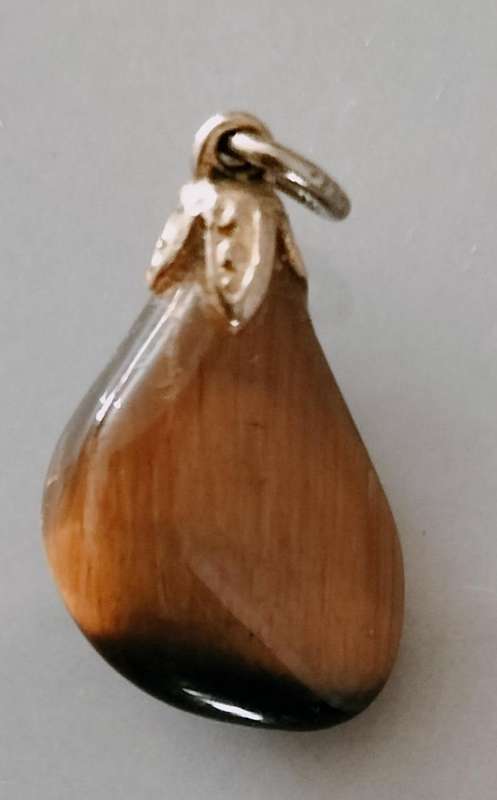 Beautiful Tiger's Eye Pendant. 15mm. (nr 65)
