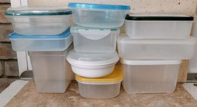 A Collection of 10 Small Quality Plastic Containers With Lids. (Nr3)