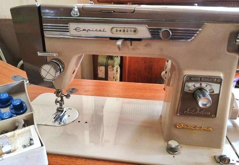 SEWING MACHINE- ANTIQUE EMPISAL GOLDLINE DELUXE - Year 1969