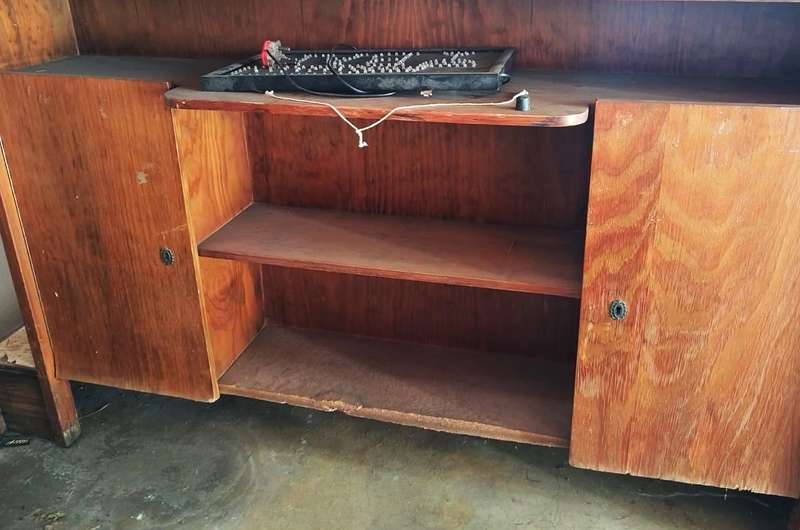 BAR with cabinets - 6 stools - Hardwood Antique