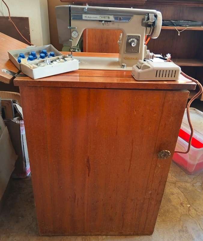 SEWING MACHINE- ANTIQUE EMPISAL GOLDLINE DELUXE - Year 1969