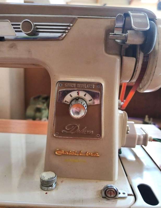 SEWING MACHINE- ANTIQUE EMPISAL GOLDLINE DELUXE - Year 1969