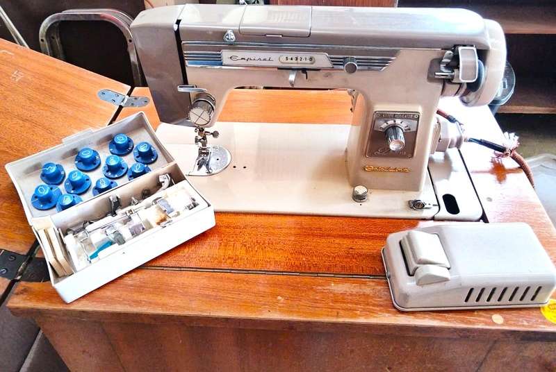 SEWING MACHINE- ANTIQUE EMPISAL GOLDLINE DELUXE - Year 1969