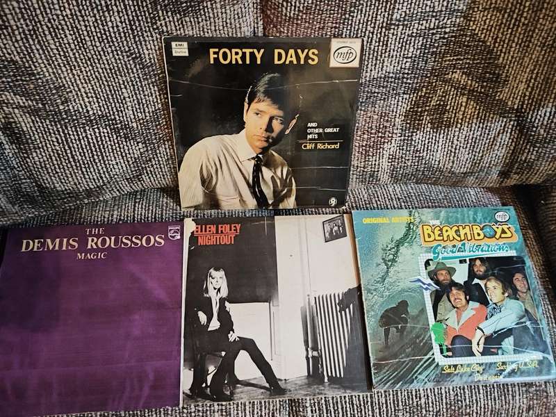 Sony record turntable and amp with 100+ records