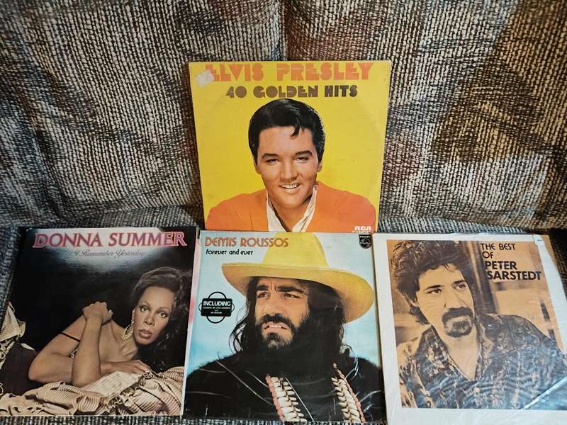 Sony record turntable and amp with 100+ records