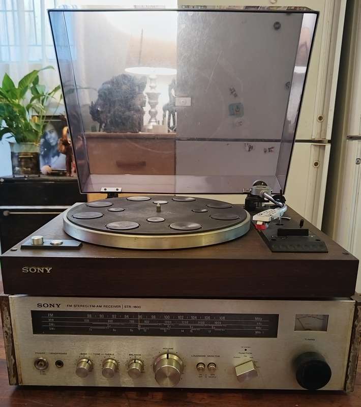Sony record turntable and amp with 100+ records