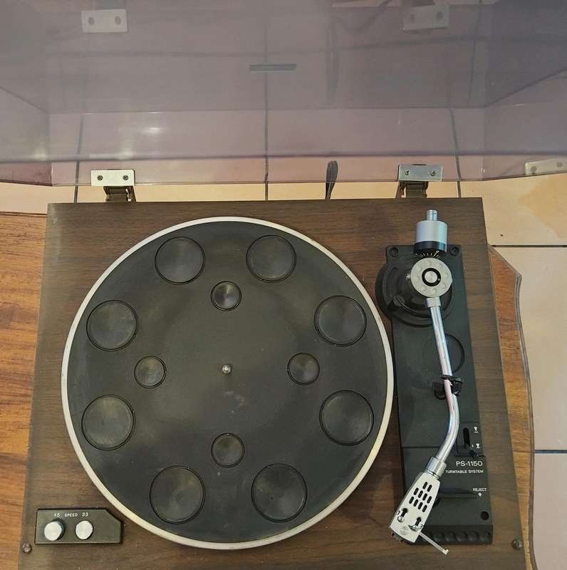 Sony record turntable and amp with 100+ records