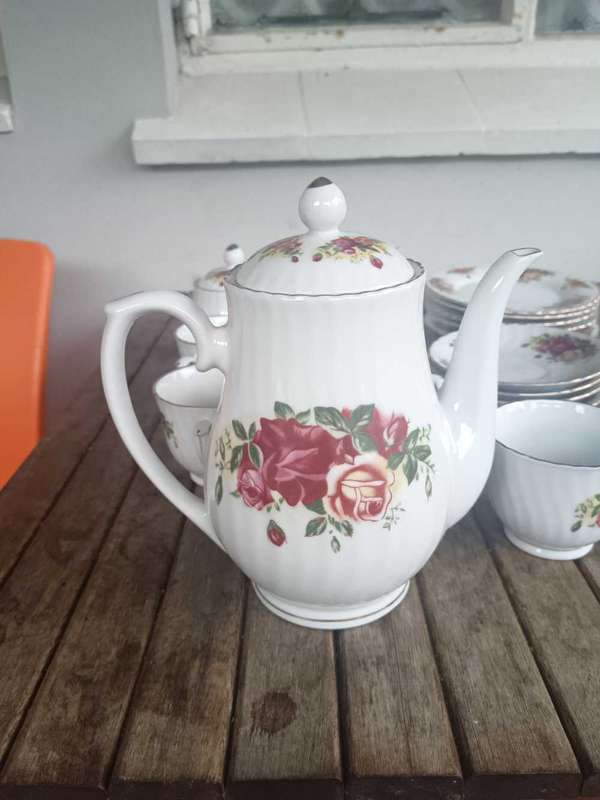 Elegant China English Rose Porcelain Set