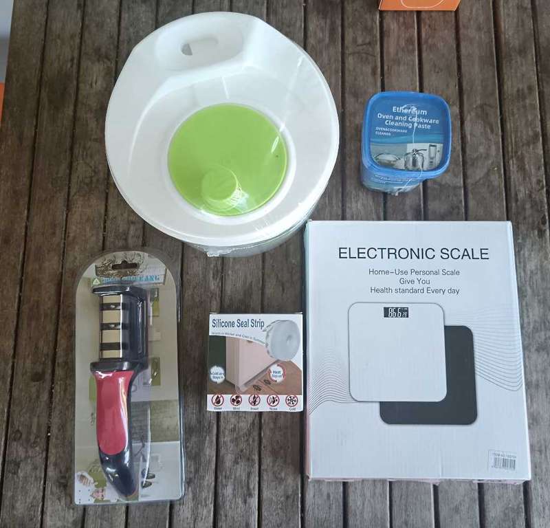 Lot of Brand New Kitchen and Bathroom Gadgets