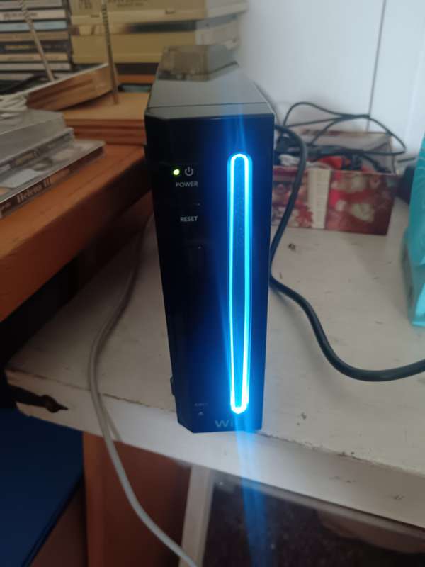 Nitendo Wii Console + Sensor Bar + Power Supply + FIFA 12 Game
