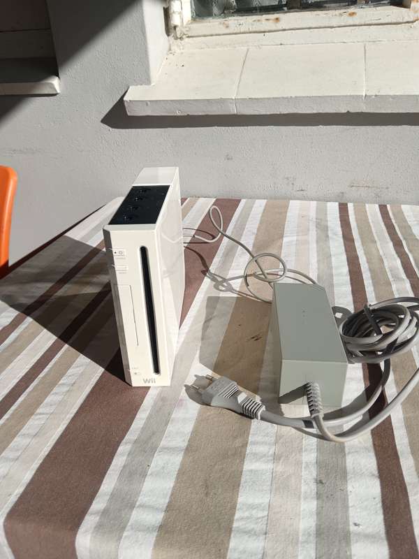 Nintendo Wii - Console only with charger