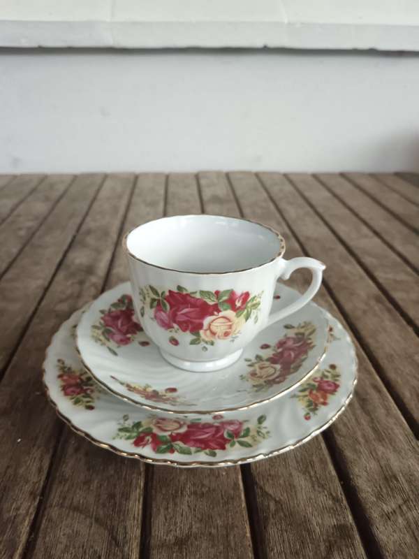 ELEGANT CHINA ENGLISH ROSE PORCALAIN 3pc SET