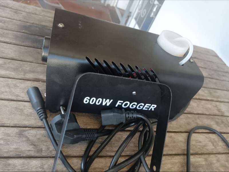 600W FOG MACHINE (READ)