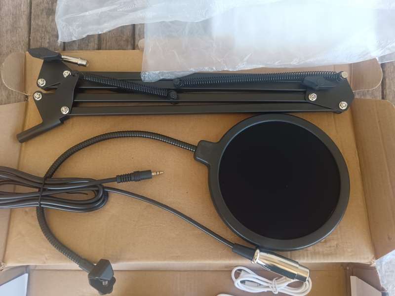 Professional Studio Recording Microphone Kit With V8 Sound Card