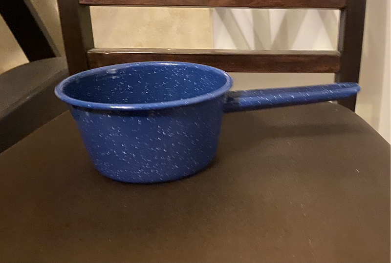 Indoor / outdoor use classic enamelware saucepan