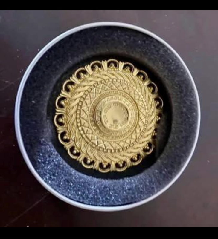 Gold unique imported fidget spinner plus free gift pink spinner