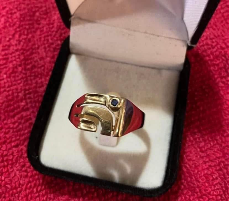 Large unique vintage custom made 9ct gold mans signet ring