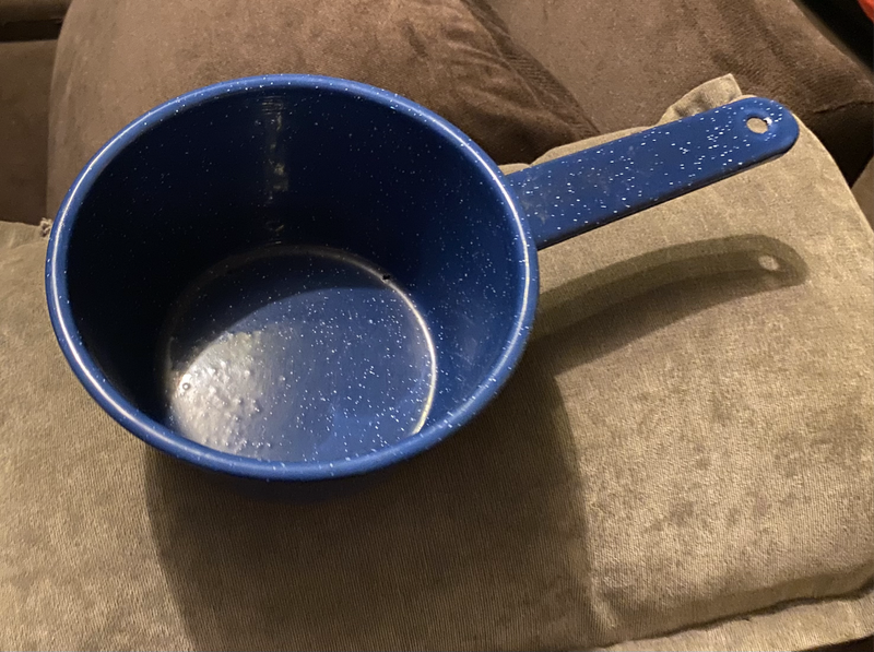 Indoor / outdoor use classic enamelware saucepan