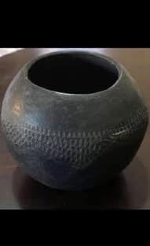 Decor African Art - Traditional wood Zulu ceremonial beer pot