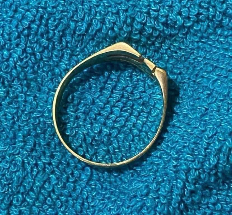 Large unique vintage custom made 9ct gold mans signet ring