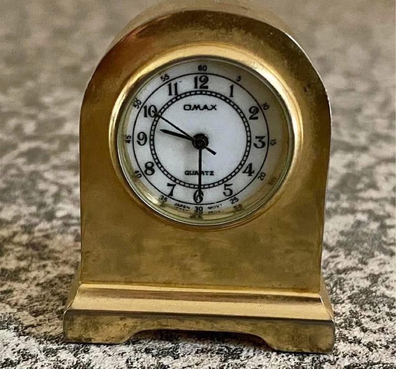 Vintage gold metal miniature clock. Omax quartz. Brand: Omax,