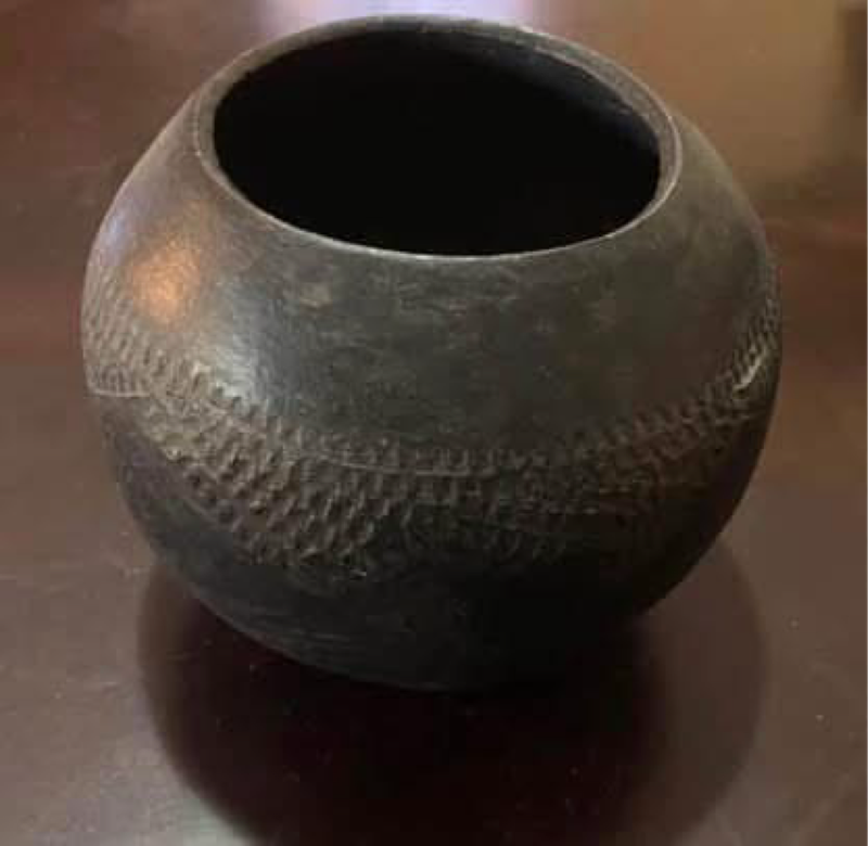 Decor African Art - Traditional wood Zulu ceremonial beer pot