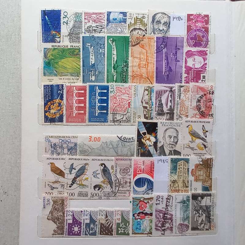 Medium Stockbook - France 1970-1999 - Approx 770 stamps - no duplication