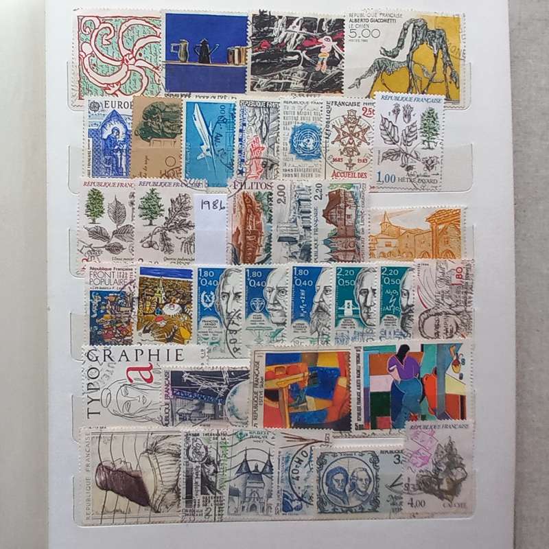 Medium Stockbook - France 1970-1999 - Approx 770 stamps - no duplication