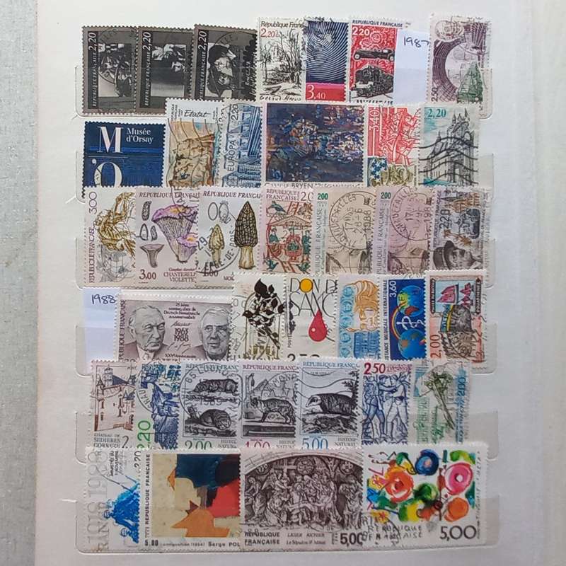 Medium Stockbook - France 1970-1999 - Approx 770 stamps - no duplication
