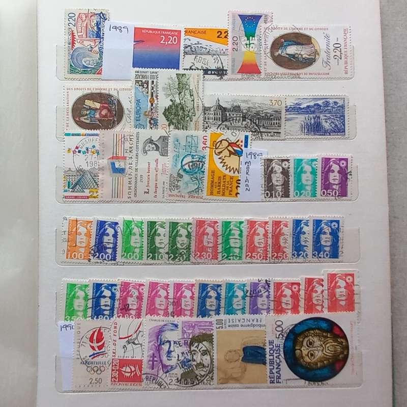 Medium Stockbook - France 1970-1999 - Approx 770 stamps - no duplication