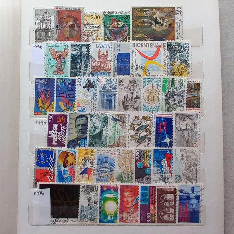 Medium Stockbook - France 1970-1999 - Approx 770 stamps - no duplication