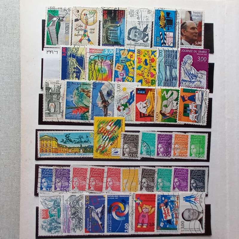 Medium Stockbook - France 1970-1999 - Approx 770 stamps - no duplication