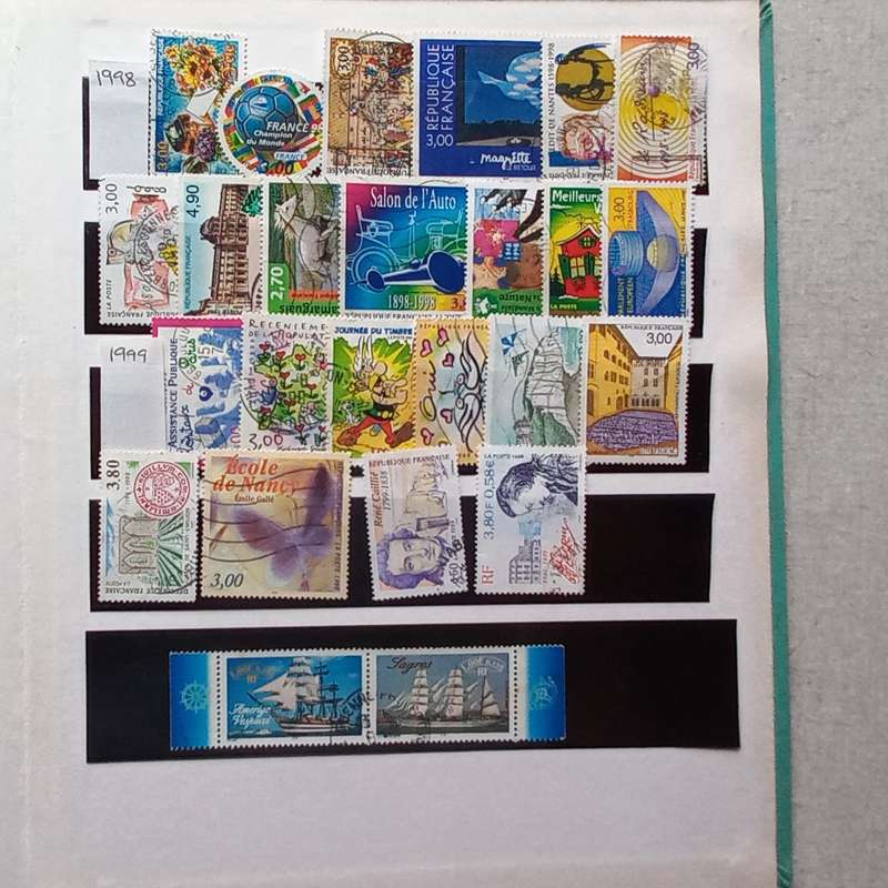 Medium Stockbook - France 1970-1999 - Approx 770 stamps - no duplication