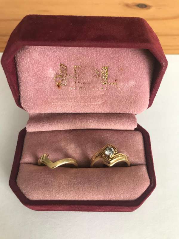 Solid 9ct Gold Twinset Rings - 5.18 grams