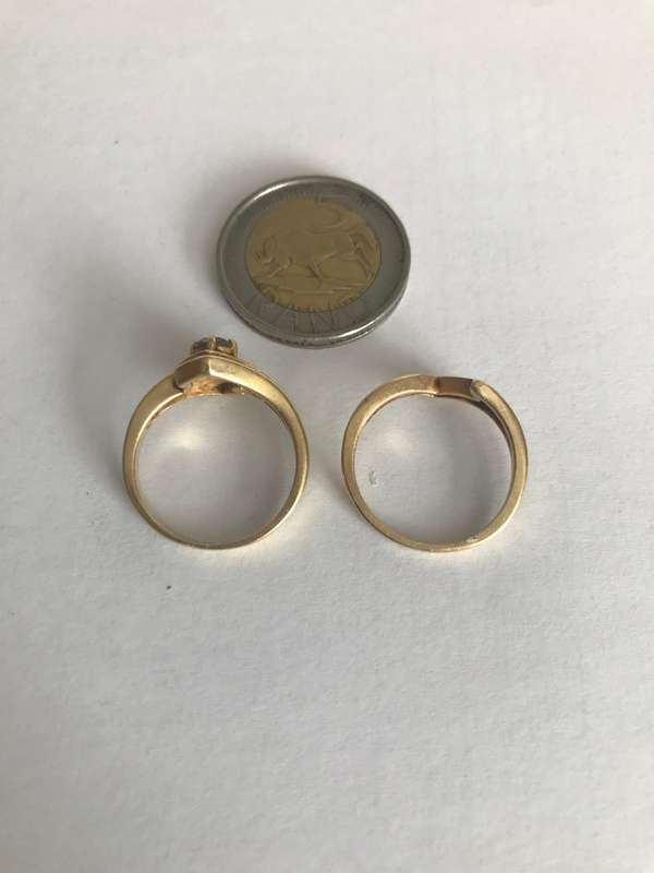 Solid 9ct Gold Twinset Rings - 5.18 grams