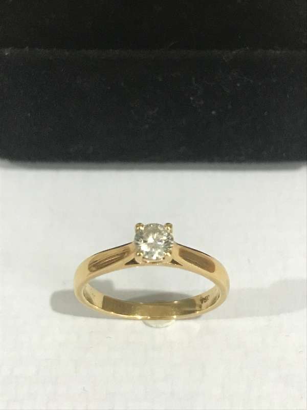 Solid 18ct Gold Solitaire Diamond Ring