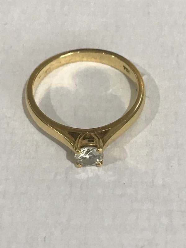 Solid 18ct Gold Solitaire Diamond Ring