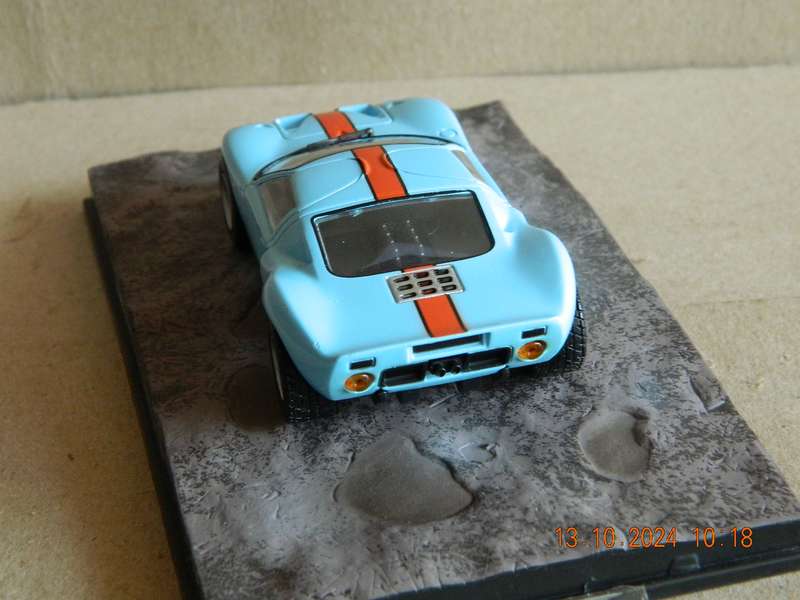 UNIVERSAL HOBBIES -  JAMES BOND 007 -  FORD GT40  -  DIE ANOTHER DAY